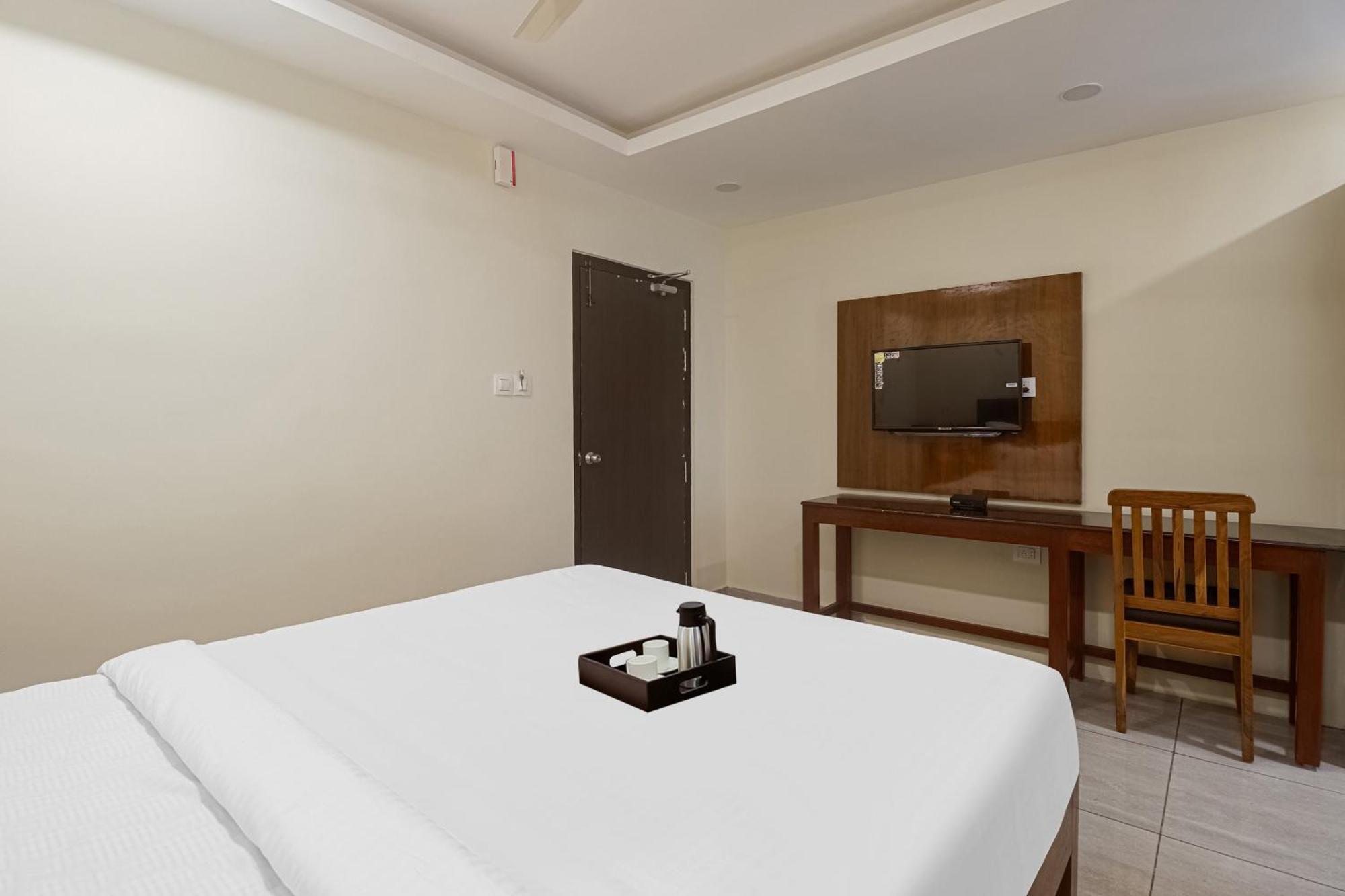 Townhouse Dj Grand Hotel Tirupati Luaran gambar