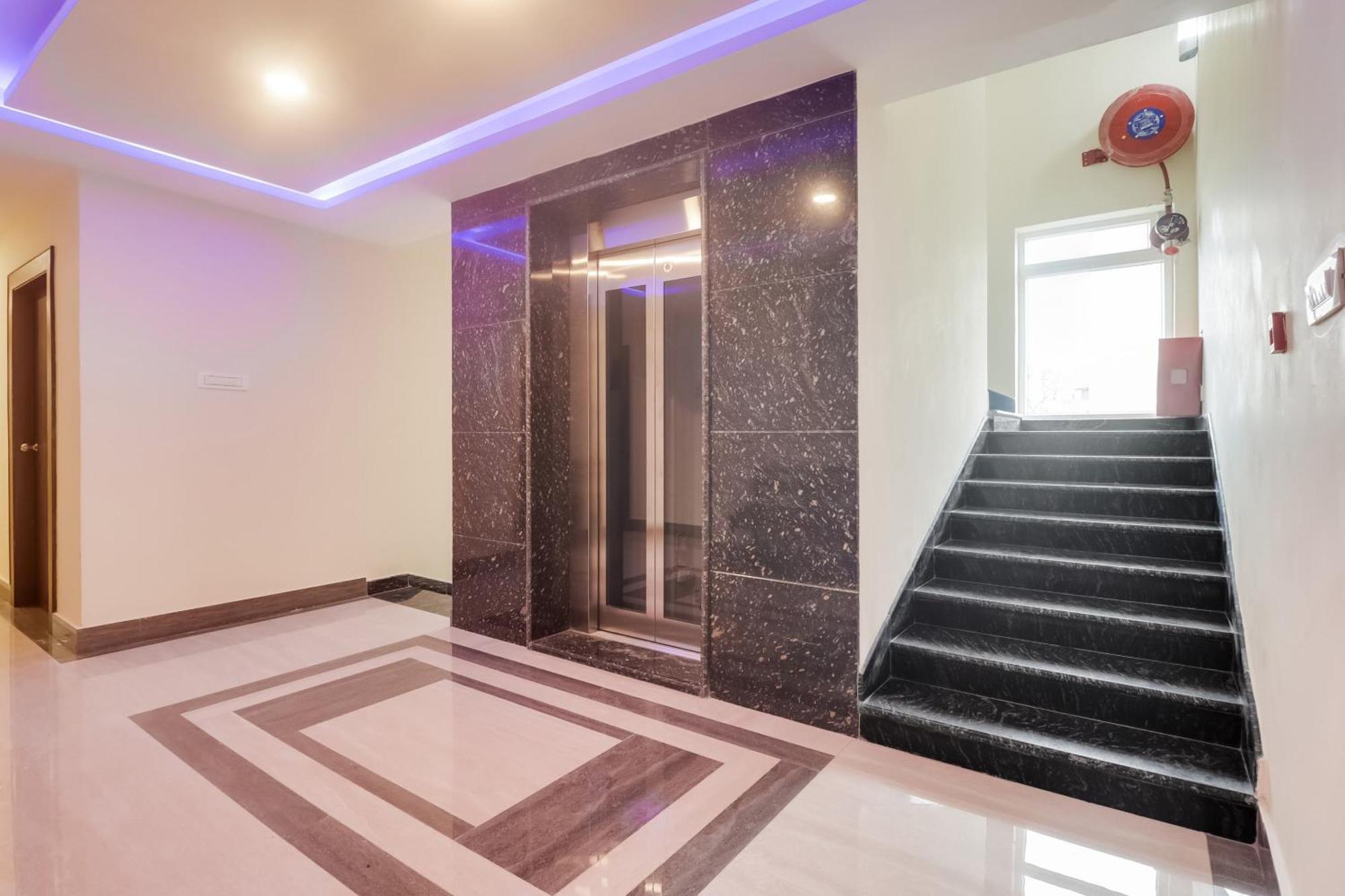 Townhouse Dj Grand Hotel Tirupati Luaran gambar
