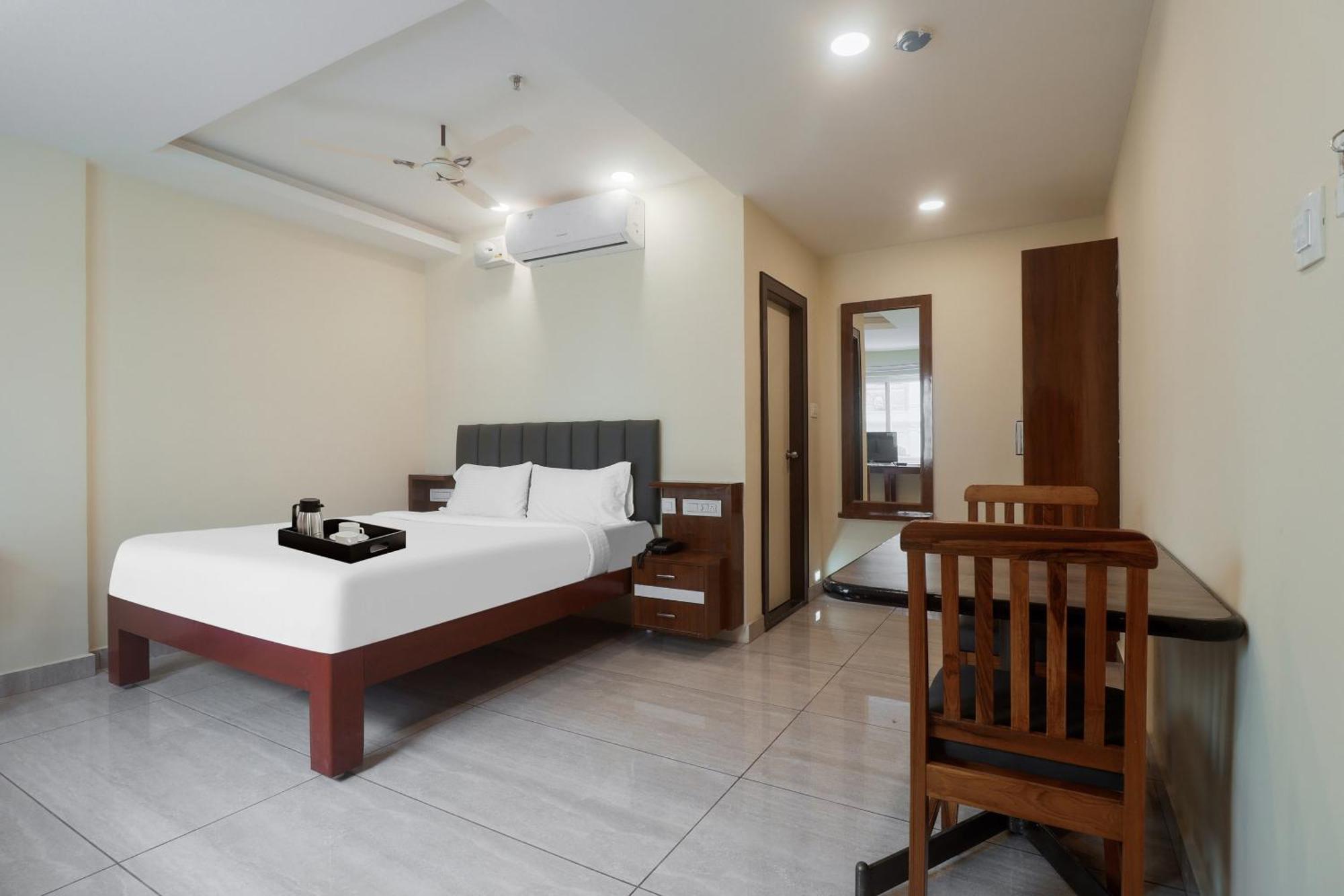 Townhouse Dj Grand Hotel Tirupati Luaran gambar