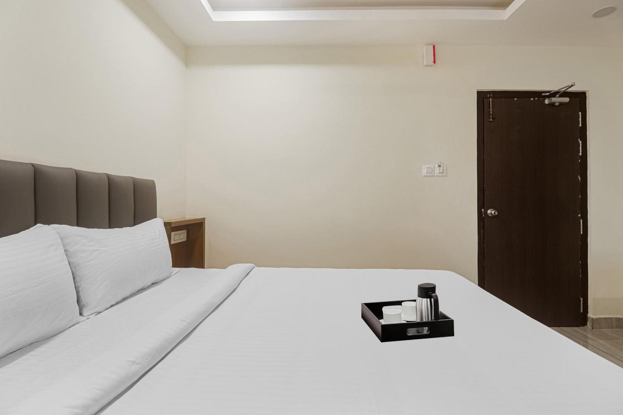 Townhouse Dj Grand Hotel Tirupati Luaran gambar