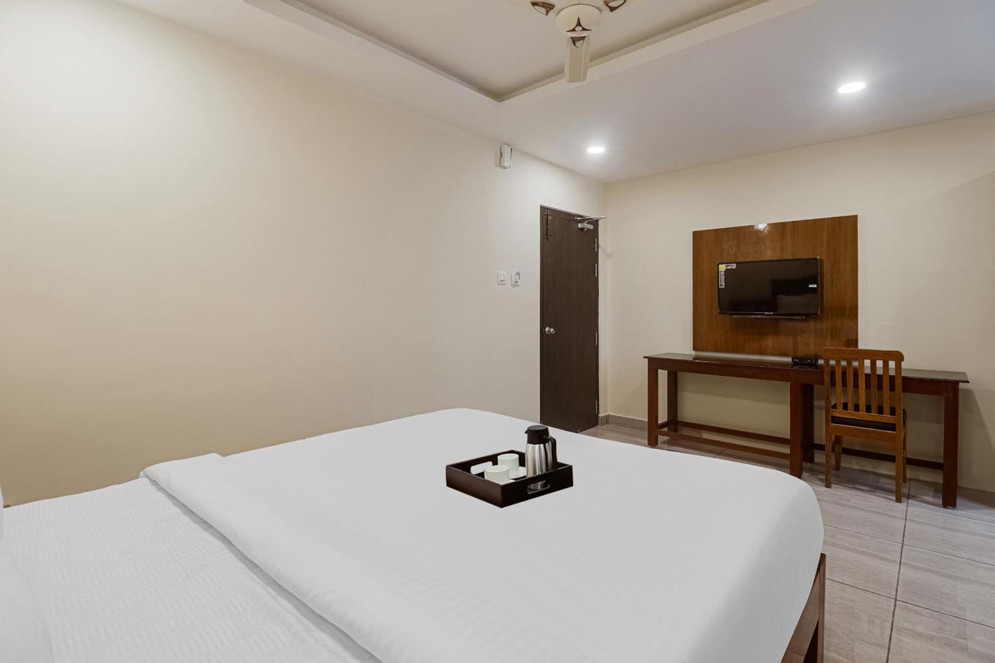Townhouse Dj Grand Hotel Tirupati Luaran gambar