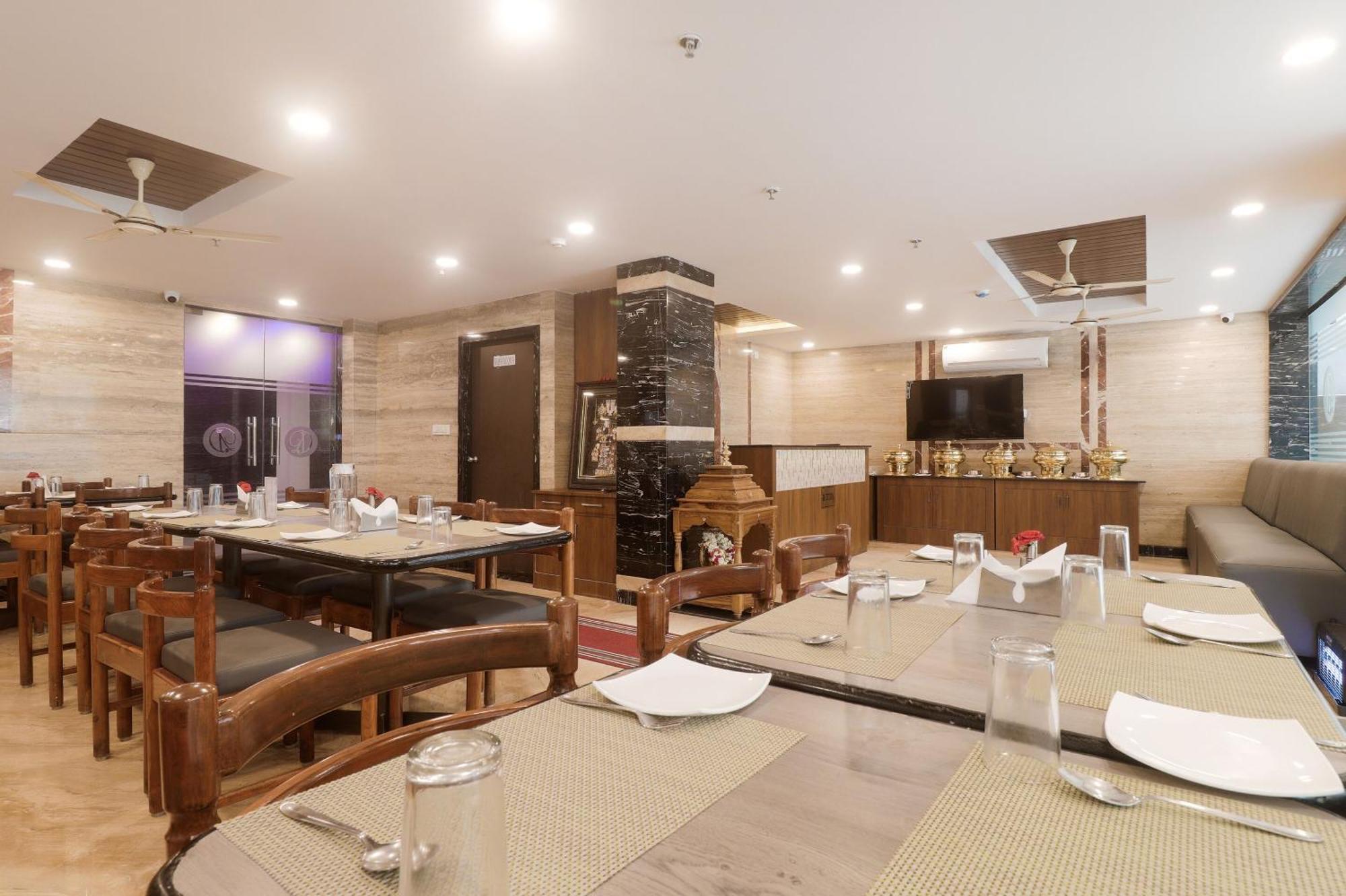 Townhouse Dj Grand Hotel Tirupati Luaran gambar