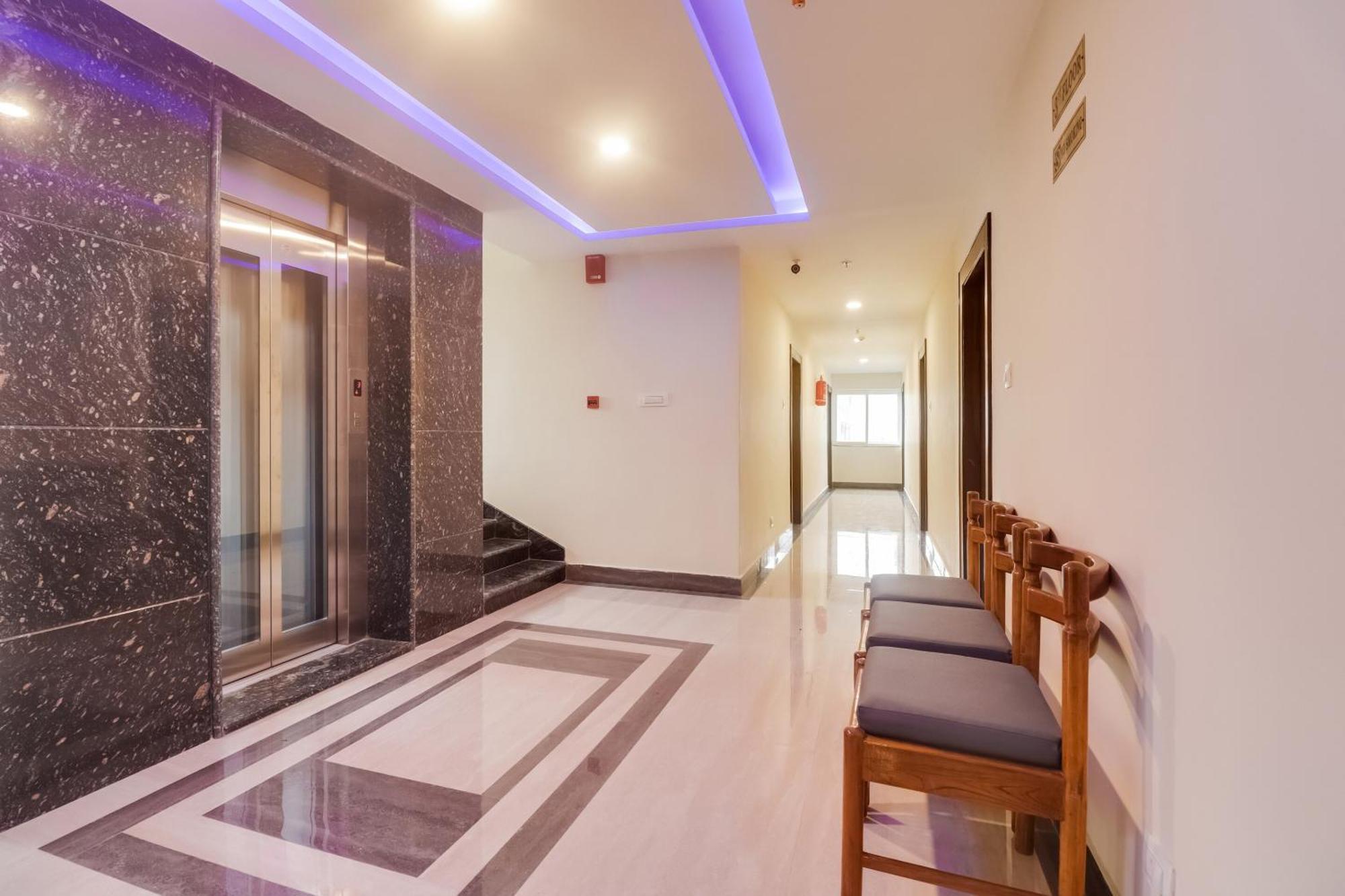 Townhouse Dj Grand Hotel Tirupati Luaran gambar